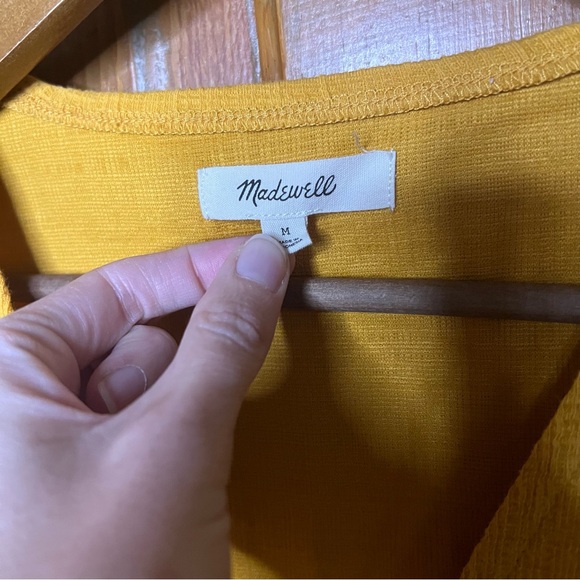 Madewell Wrap Mustard Yellow Blouse M Textured Top Sleeveless V-Neck Beachy - Picture 8 of 9